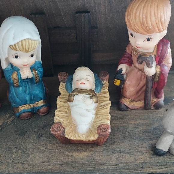 Christmas Children Porcelain Nativity Wood Stable Manger With Box Jeweled READ - Picture 3 of 10